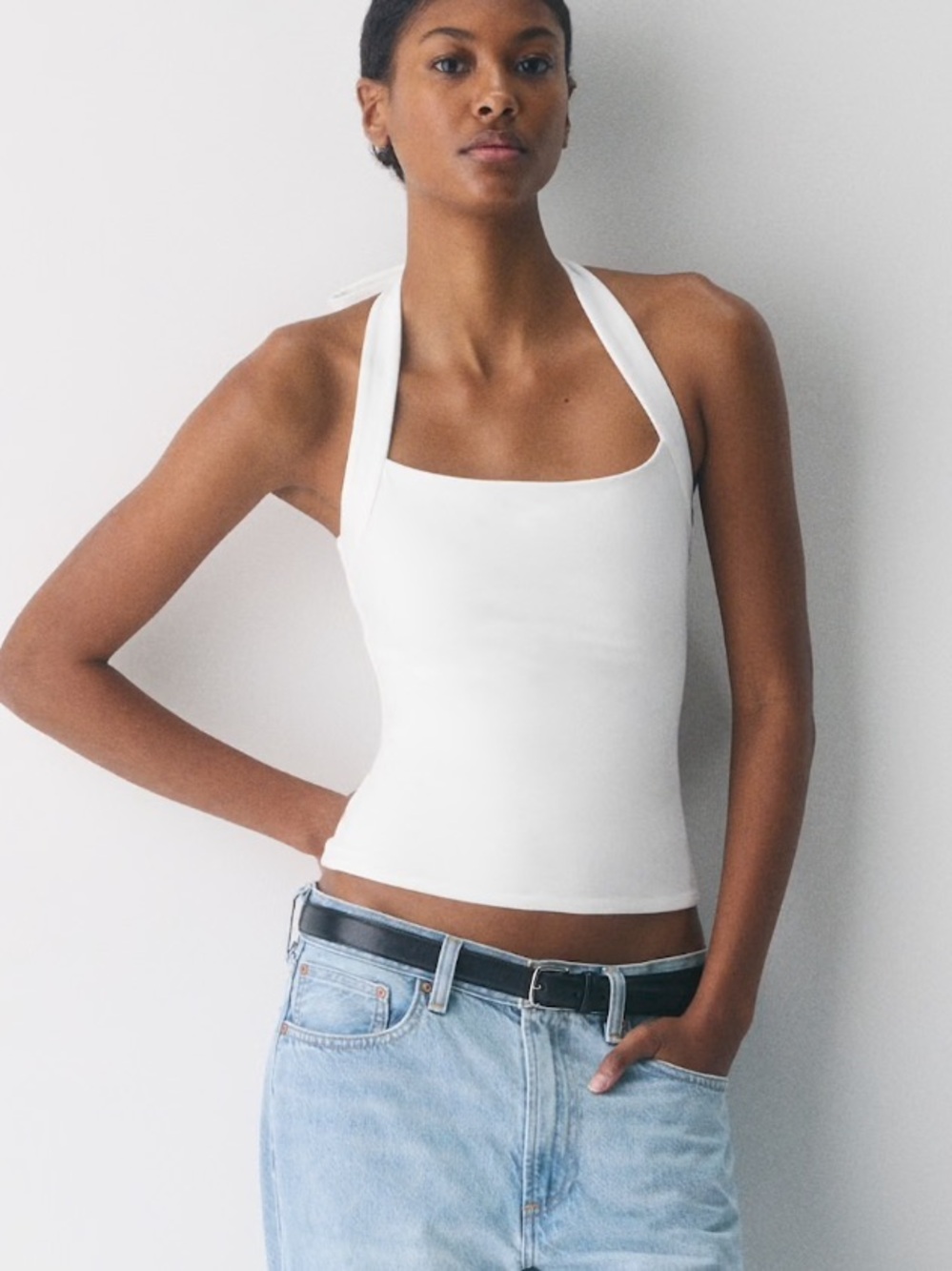 Aritzia Casual Contour Optimum Halter Top (XS)